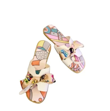 

Summer fashion lovely white women wearing a flat word slippers women