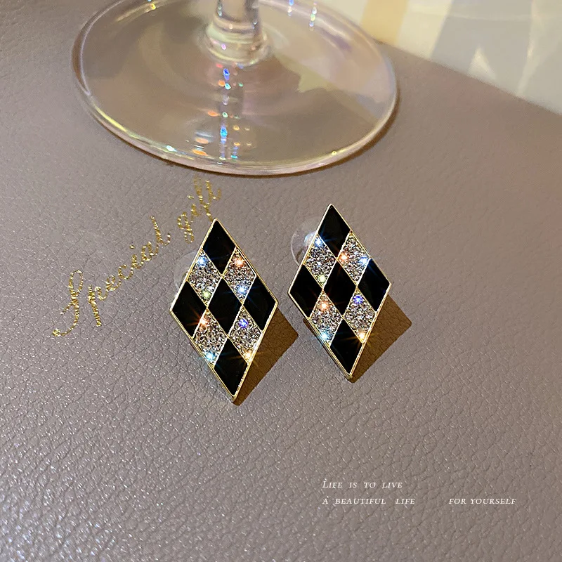 

black color crystal stud square earrings