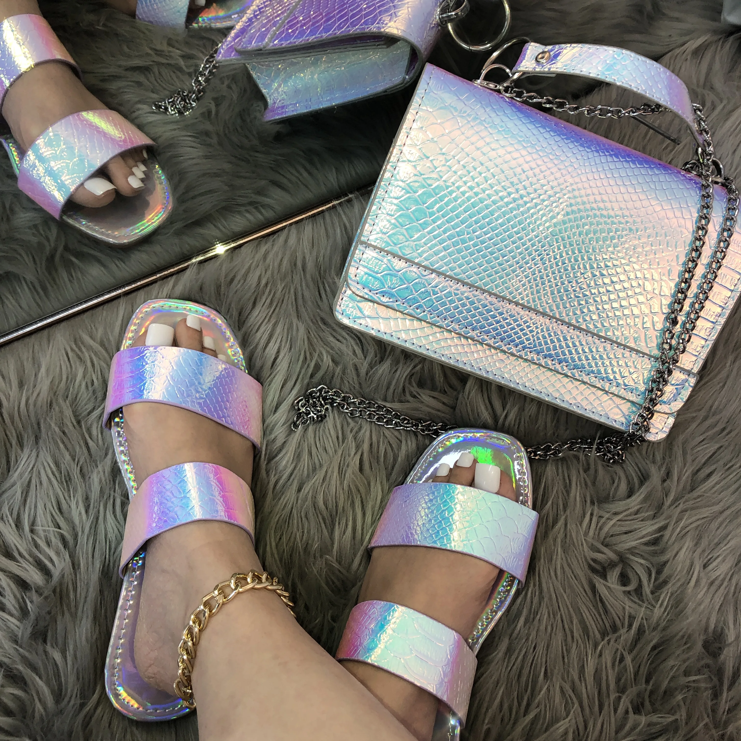 

2021 new style INS European celebrity stylish colorful one-shoulder magnetic buckle versatile square laser bag and women slipper, Picture showns
