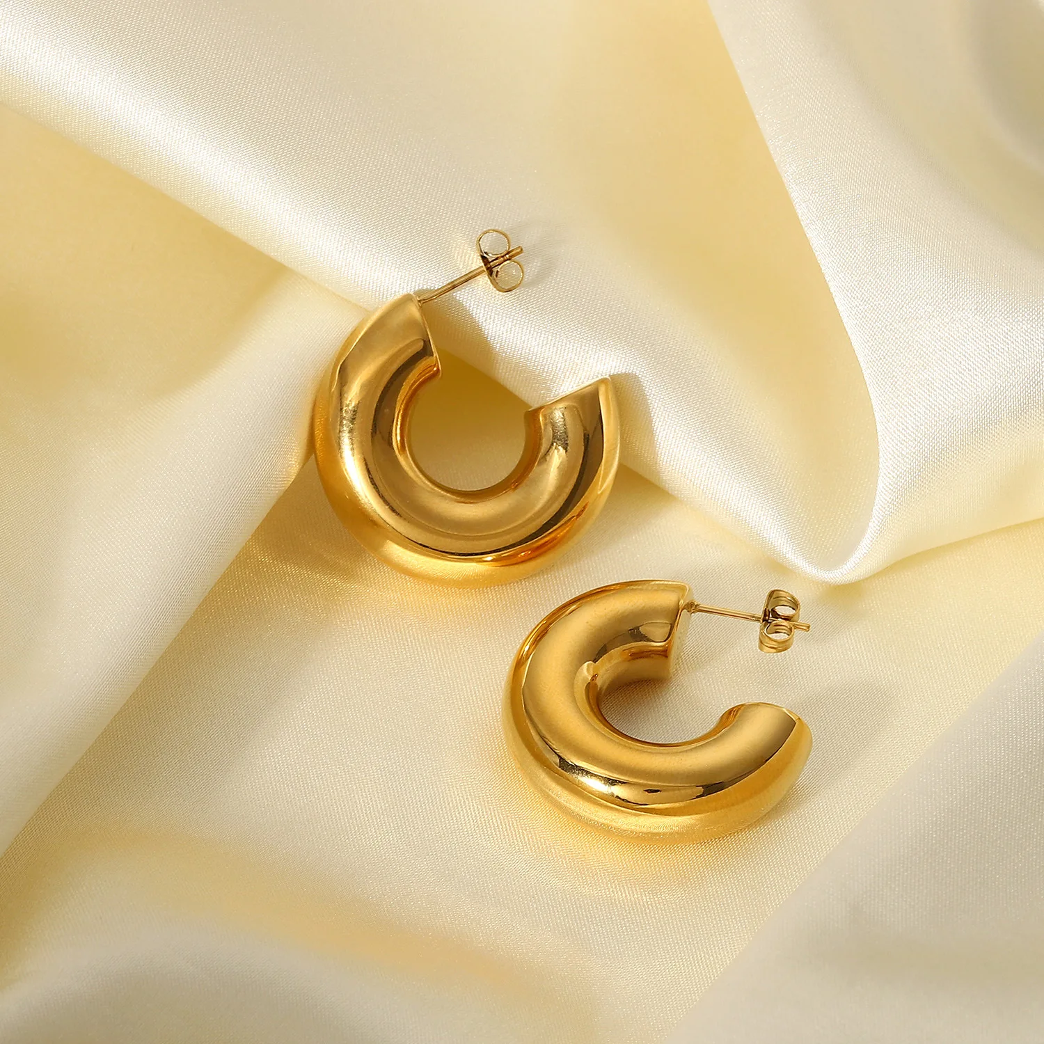 2023 Fashion popular earrings 18K gold-plated stainless steel chubby thick hollow C-shaped stud earrings for women