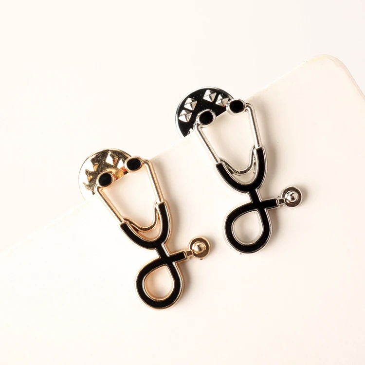 

2020 Hot Simple alloy Medical series Mini Stethoscope shape Pin Lapel Brooch for Doctor Nurse Student Graduation Gift