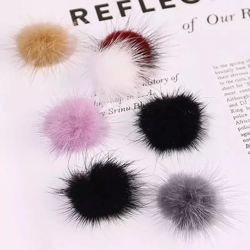 

2021 Hot selling nail art magnetic artificial fur pom pom balls for nail decoration