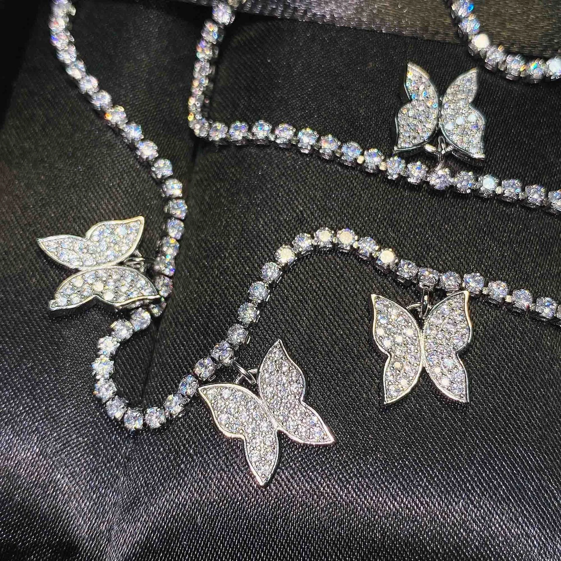 

Luxury Chain Necklace Stunning Zircon Cute Butterfly Pendant Choker Neck Women Long Necklace, Picture shows