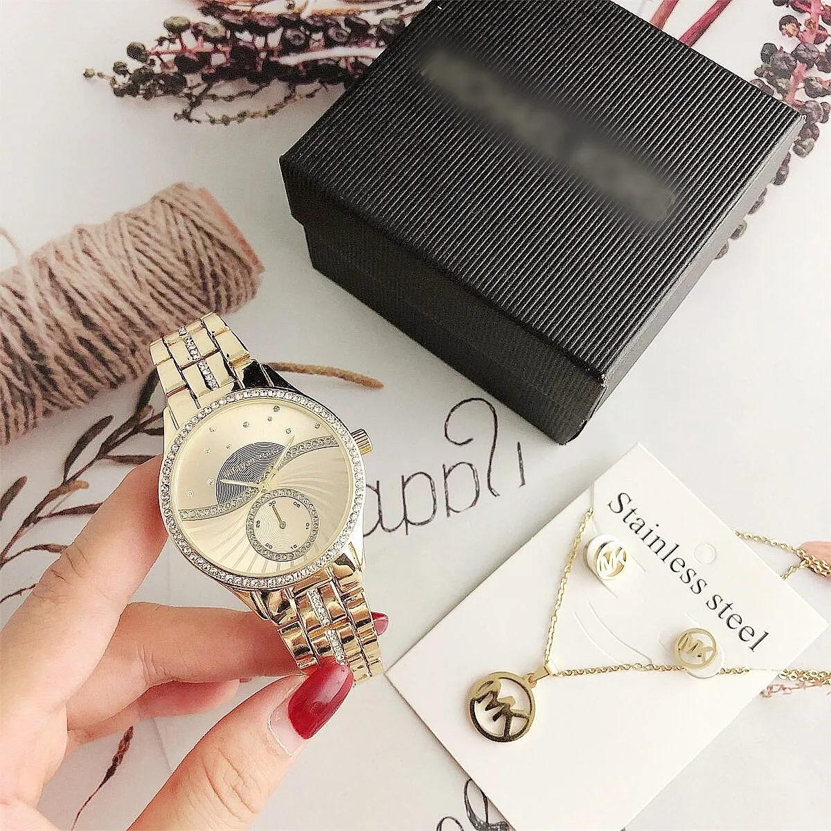 

multi color stylish watch for men gemstone wrist watches custom made women crystal alloy analog wristwatch brand for hot sale, Black