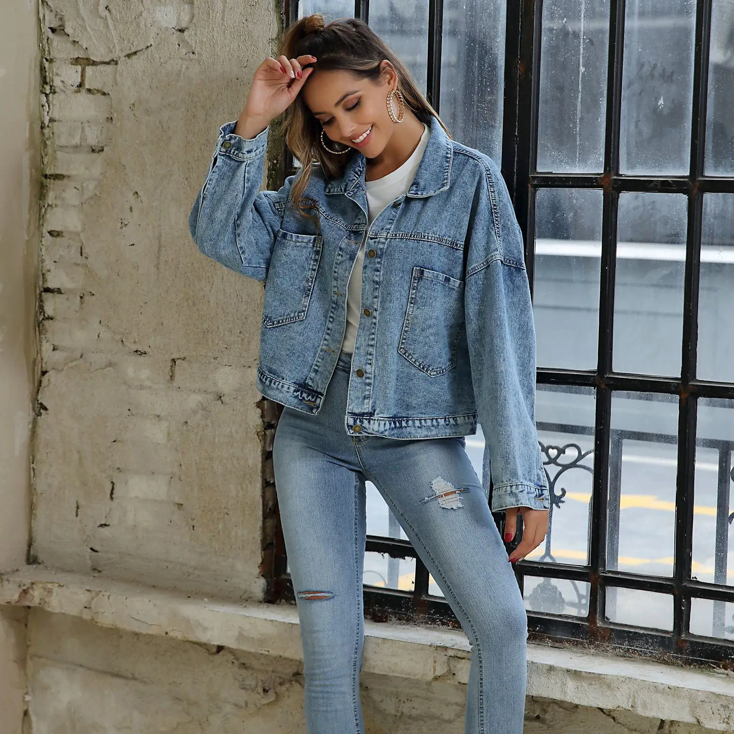 

OEM service blue big pocket women loose denim jacket
