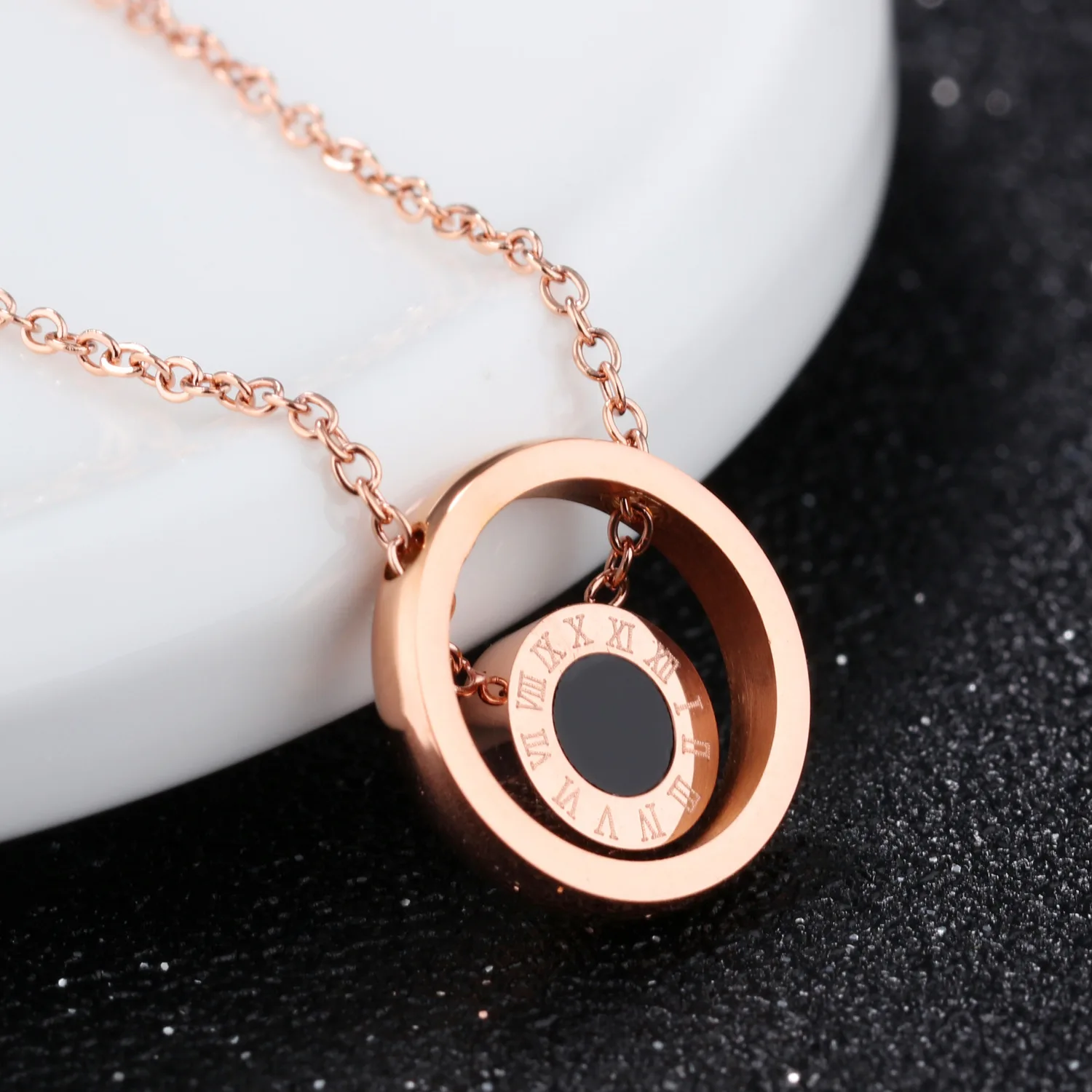 

Engraving Stainless Steel Necklace Necklace Laser Printing Wholesale Roman Numeral Double-sided Black and White Shell Round Girl, Picture shows