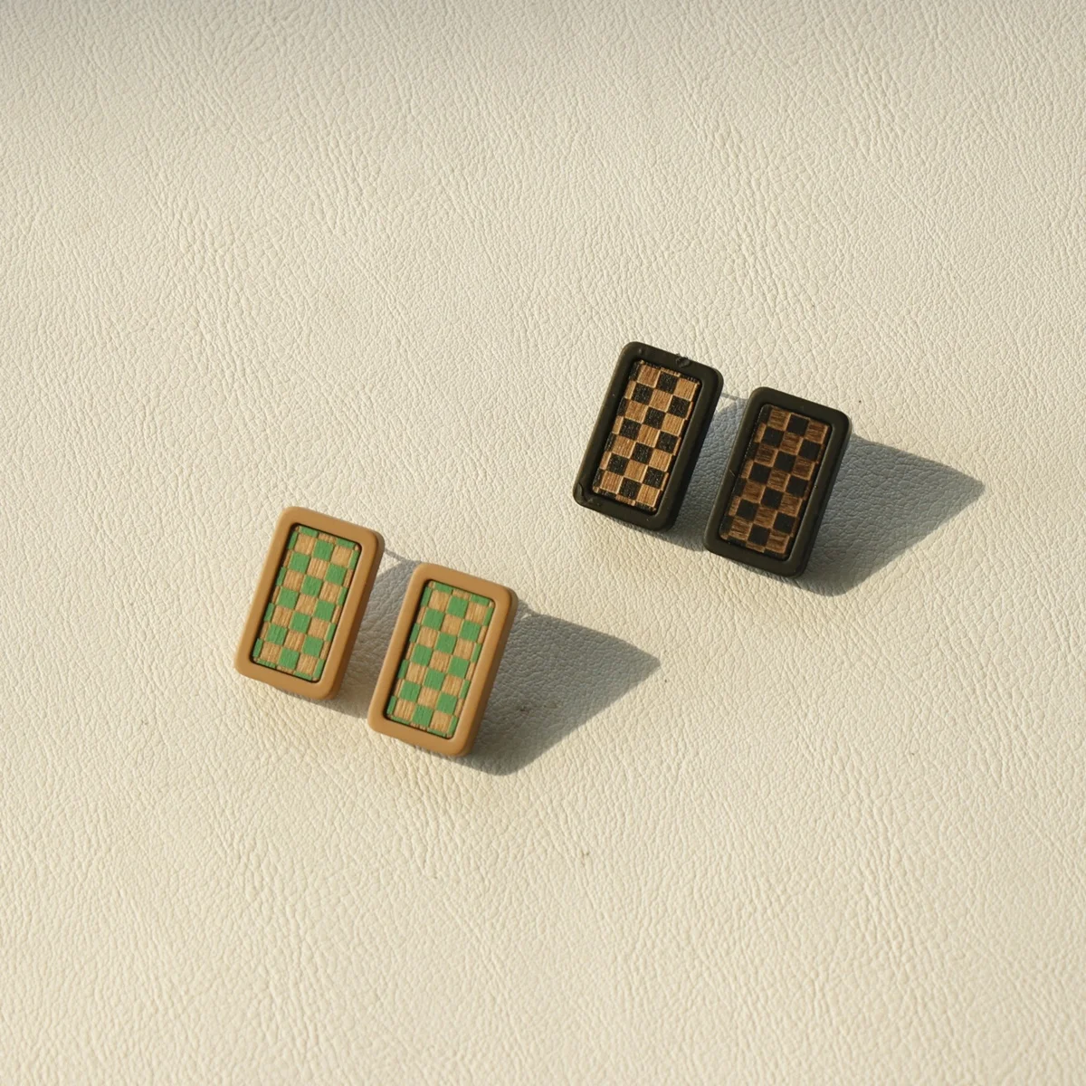 

OUYE Autumn and winter brown earrings female sweet lovely temperament wild earrings fashion design simple earrings, Golden/silver