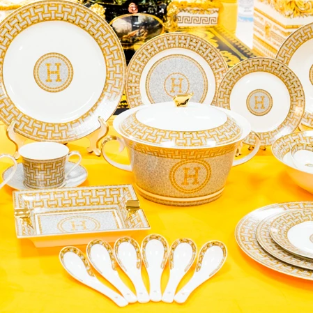 

Luxury Fine Bone China Wedding Tableware Sets Gold Rim Dinnerware Sets, Gold and white