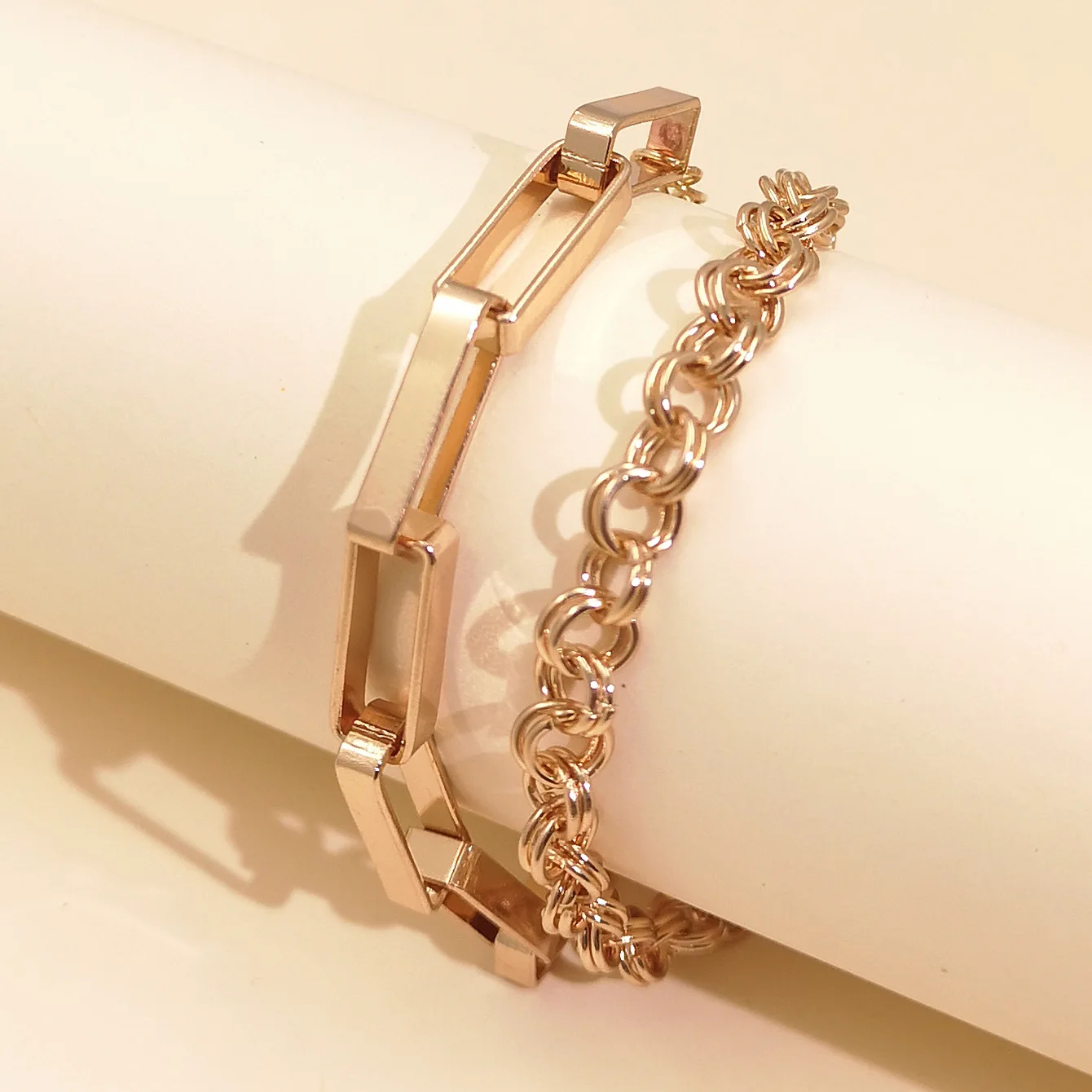 

Simple French metal alloy Baroque bracelet, Gold color