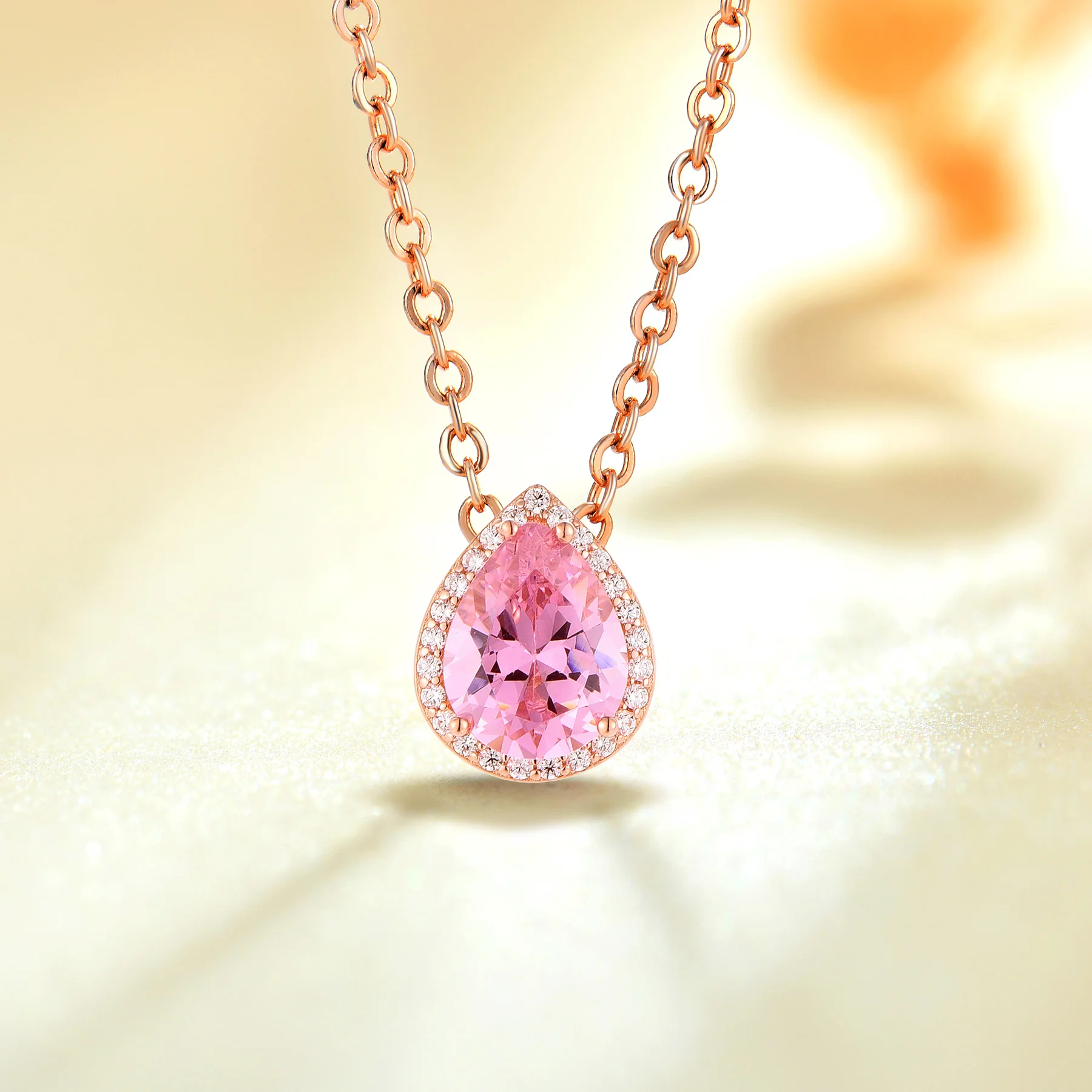 

Fashion Elegance Exquisite Necklace with Rose Gold 520 Valentine's Day Ladies Necklace