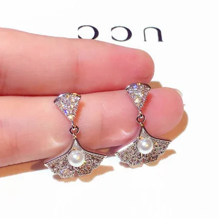 

Punk Hip Hops 18K Gold Plated Bling Rhinestone Crystal Flower Pendant Earrings Freshwater Pearl Earring