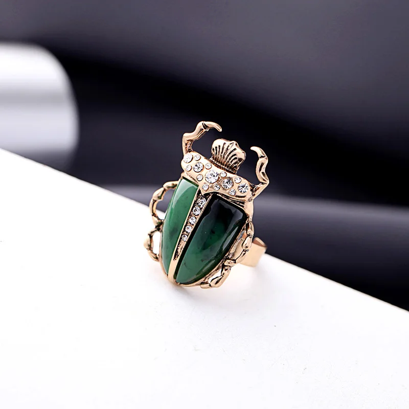 

j912261 2020 New Creative Design Vintage Gold Beetle Insect Emerald Gemstone Resin Crystal Jewelry Men Unisex Adjustable Ring