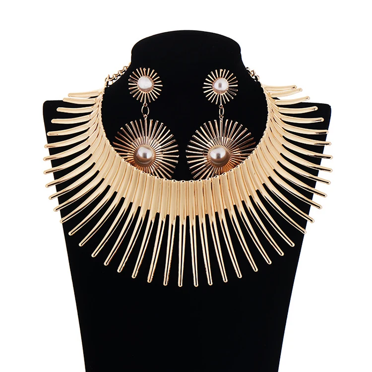 

2022 Trendy Gold Plated Alloy Sun Design Pendant Drop Earring Choker Necklace Jewelry Set, As picture