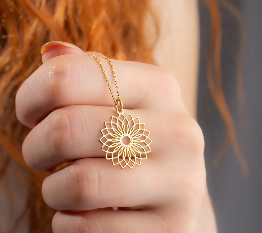 

New Stock Arrival Mandala Lotus Necklace Stainless Steel Hypoallergenic 18k Gold Plated Necklace Hollow Flower Pendant Jewelry