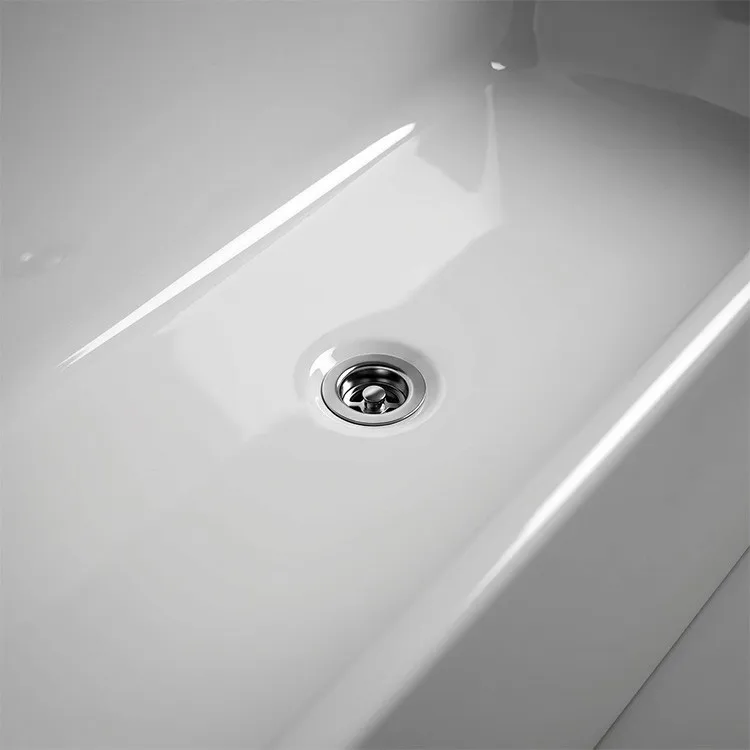 free-standing-acrylic-bathtub-am012-centre-drain-90mm-chrome-waste-close-up-gloss-white