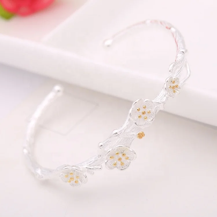 

Flower Fashion Silver Bracelet Women's Temperament Open Bracelet, Picture