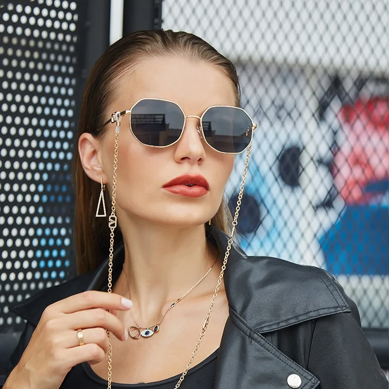 

Luxury Designer Brand 2021 Woman Oversized American Fashion Sunglasses With Chain, Picture colors