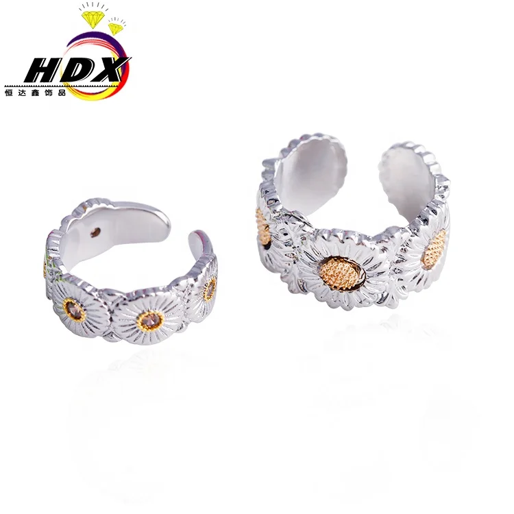 

The new super fire Korean Gd Dragon the same small daisy ring
