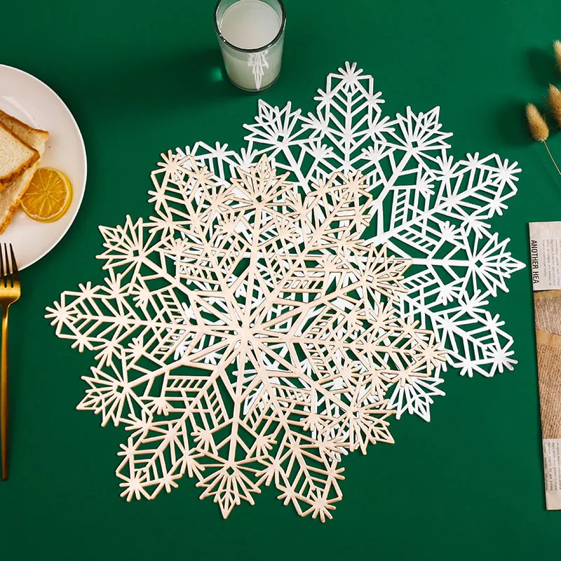 

2021 New Christmas Snowflake Style Gold Silver PVC Placemats Heat Insulation Mats and Pads for Home Kitchen Restaurant Mat