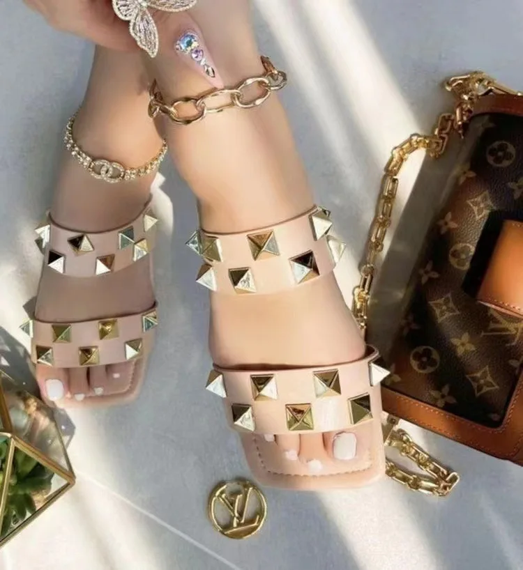 

2022 Summer Wholesale Non-slip Fashion slides Slippers Women Wear Thick Bottom Beach Shoes Flat Plastic Sandals