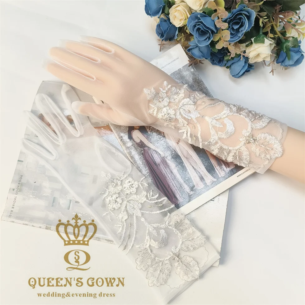 QUEENSGOWN Delicate embroidery bridal gloves ivory short bride gloves Elegant wedding bridal embroidery accessory