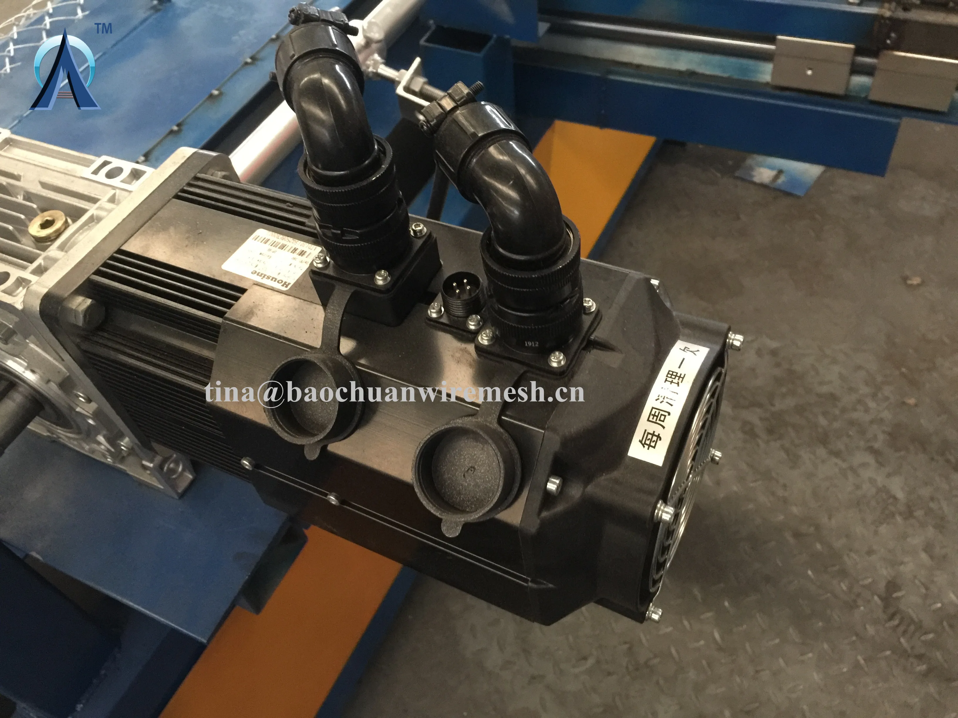 Wire diameter 1.8 mm to 4 mm high output automatic chain link machine.jpg