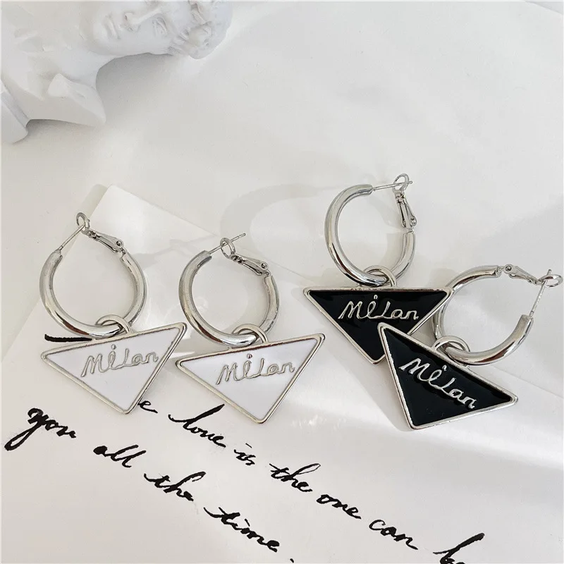 

Vershal A3-215 Ins Hot Sale Vintage Black White Inverted Triangle Drop Earrings 925 Sterling Silver Earrings, 2 colors