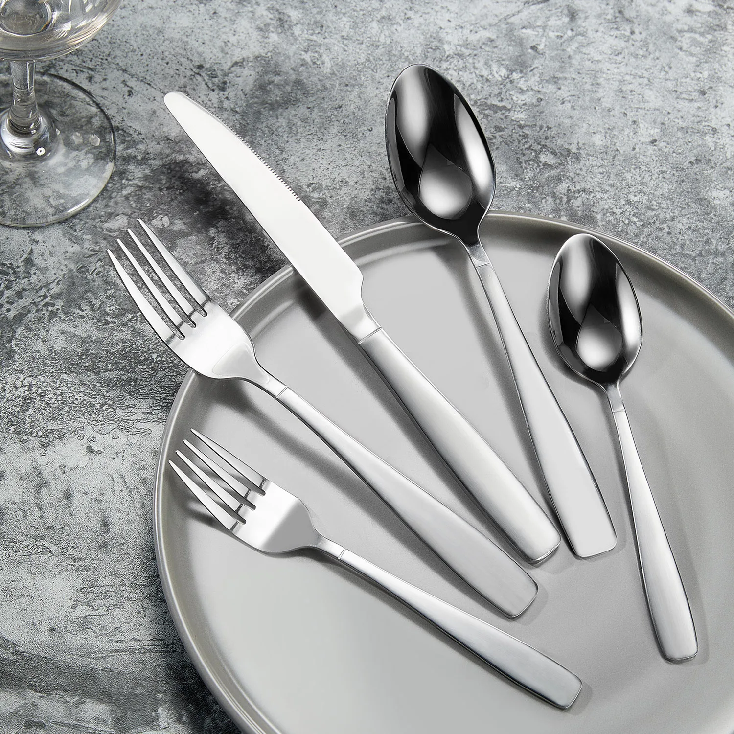 

Homefavour Stocked Fork Sets, Restaurant & Hotel Stainless Steel Silver Flatware Set, 20pcs Service for 4