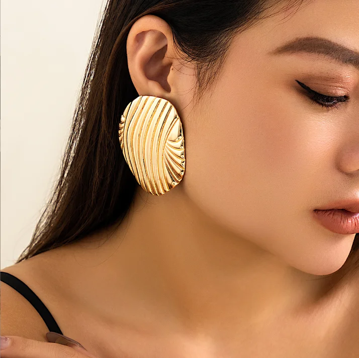 

Exaggerated Big Heavy Metal Shell Stripe Stud Earrings for Women Fashion Statement Goth Geometric stud Earrings Jewelry