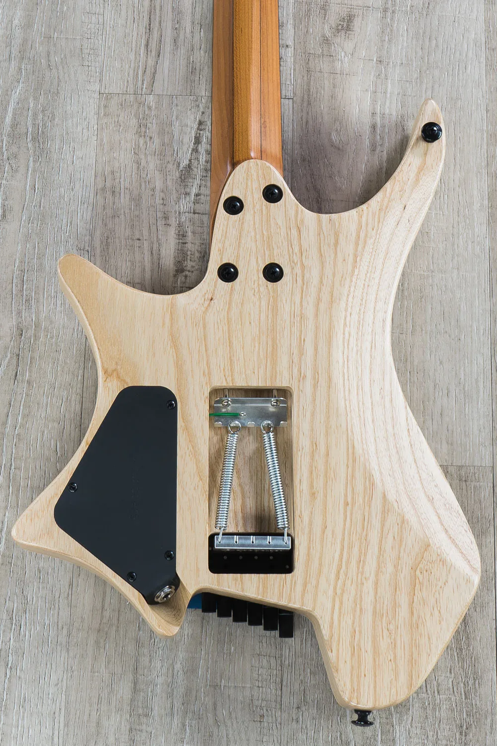 中国制造的无头 6 弦电吉他