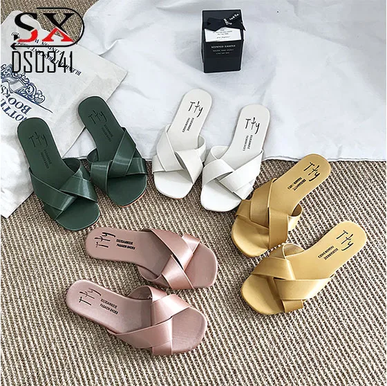 

Summer new cross slippers flat non-slip word drag soft bottom version of the simple wild wear waterproof plain