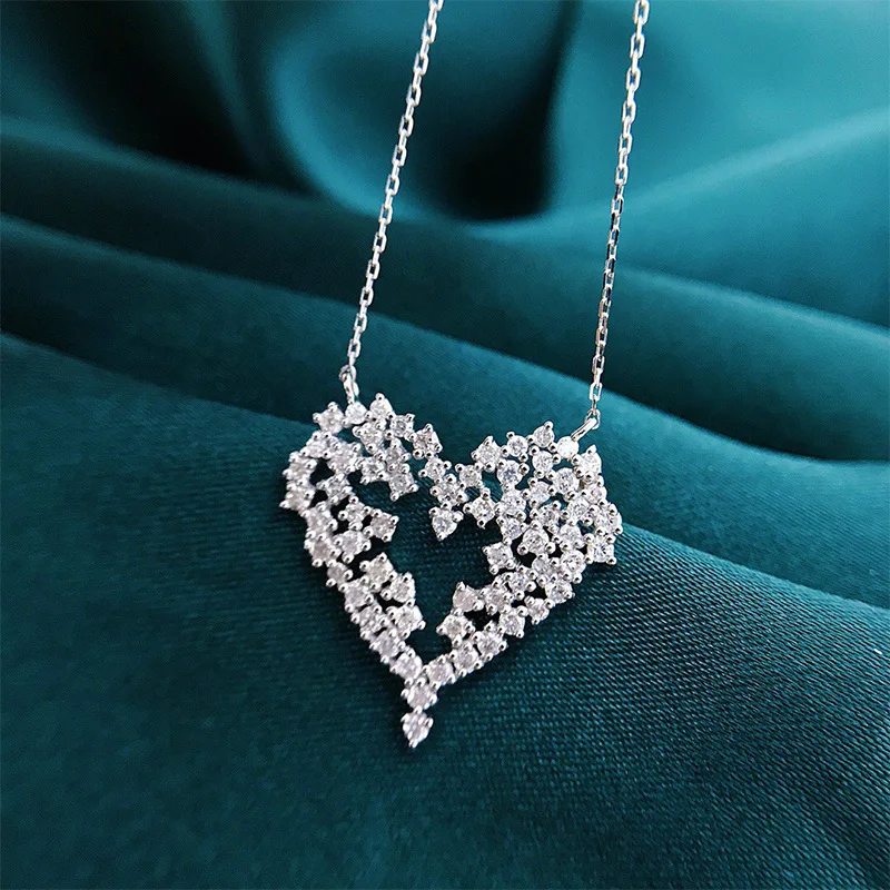 

GT Fashion Luxury Heart Shaped Pendant Necklace Diamond Cubic Zircon Clavicle Chain Necklace