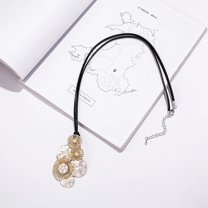 

TongLing gold filled textured valentines day gift dainty flower necklace designer luxury pendant necklace for women