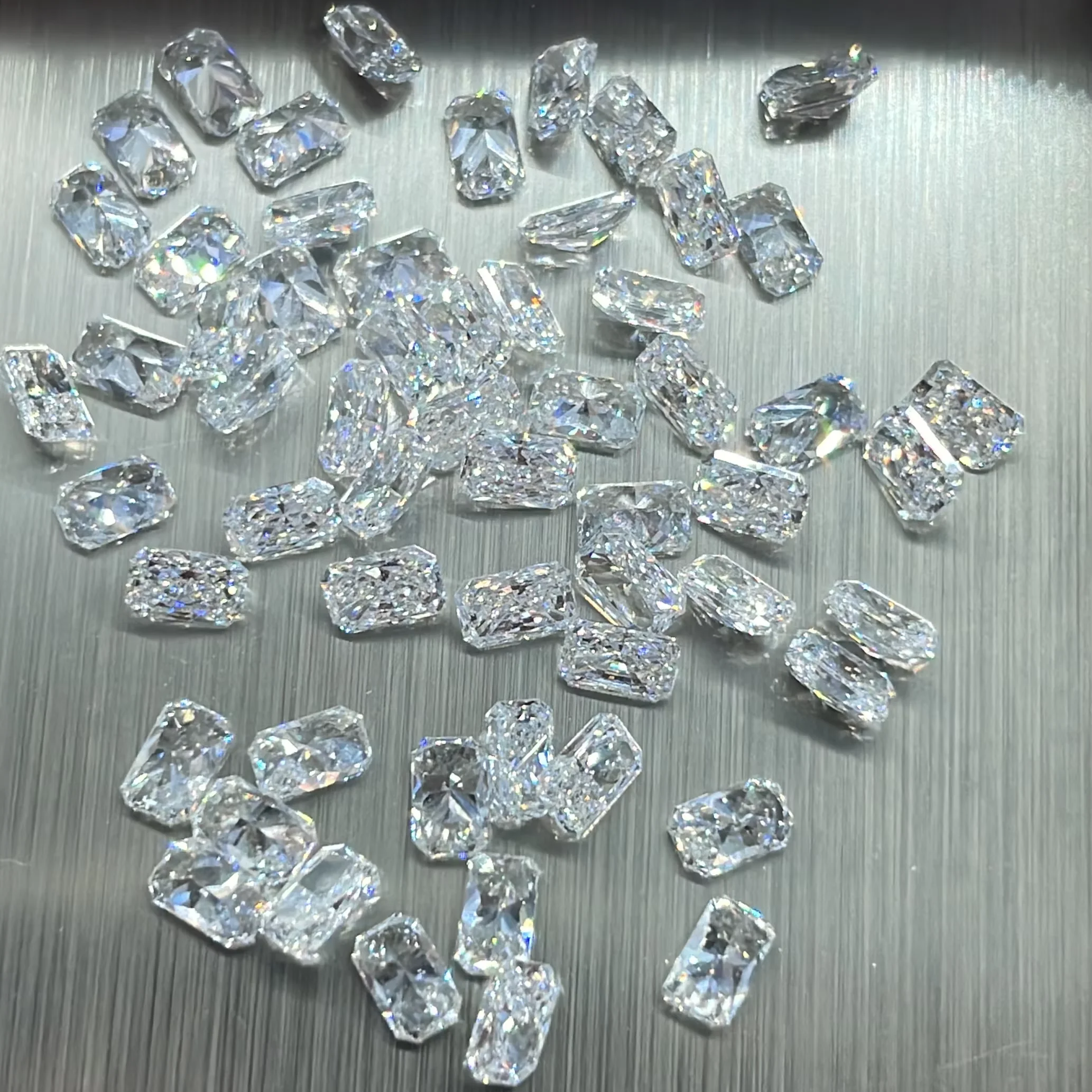 Wholesale Melee Diamond DEF VS Radiant Cut Lab Grown Diamond Calibrated Size Lab Diamond for Jewelry Setting