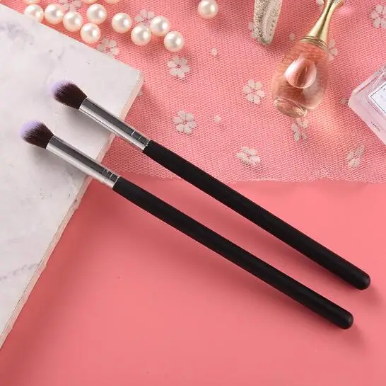 

2021 New High Quality Single Professional Foundation Eyeshadow Gold&Silver Color 1Pcs Make Up Brushes,Single Eyeshadow Brush, As pics