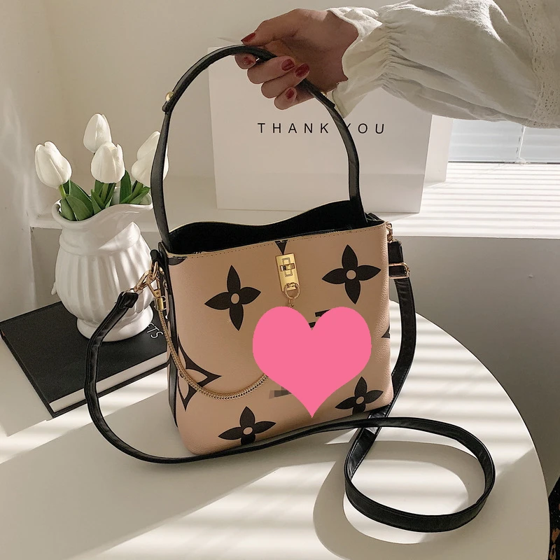 

BDYKF21070604 New Textured Fashion Lady Designer Bucket Handbag