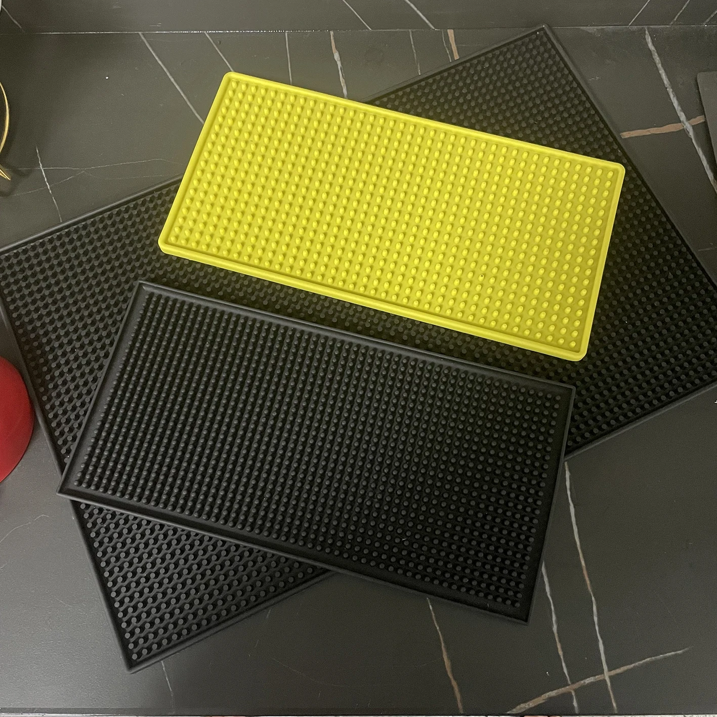 Factory Direct Sale Black 18x12" Eco-Friendly Modern Waterproof PVC Rubber Bar Counter Top Mat for Bar Accessories