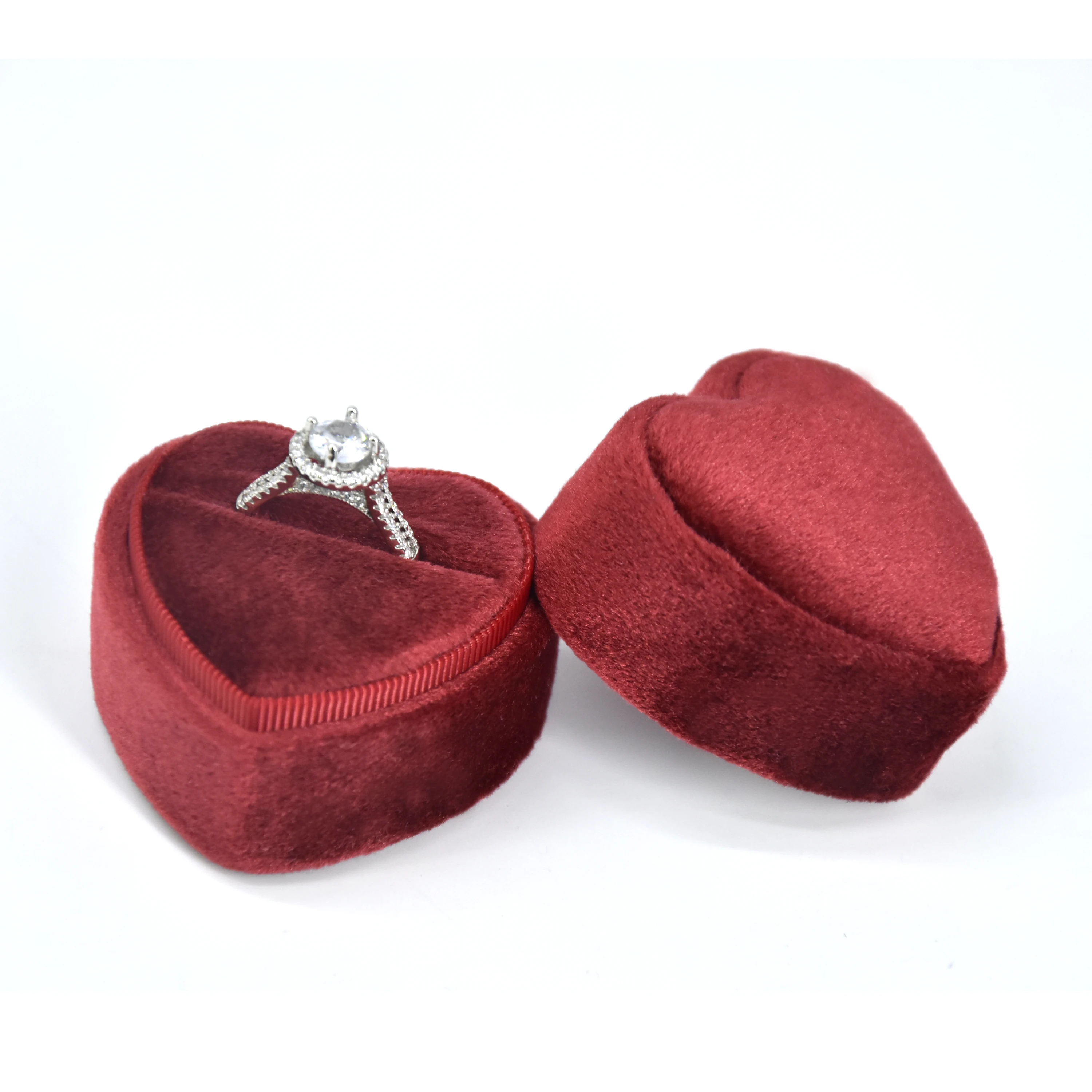

Spot MOQ1pcs velvet heart ring box jewelry box wholesale custom ring box, 120 colors to choose from
