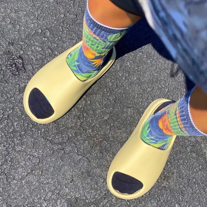 

2021 High Quality men women dropshipping slides sandals casual home couple slippers with custom Logo, Various