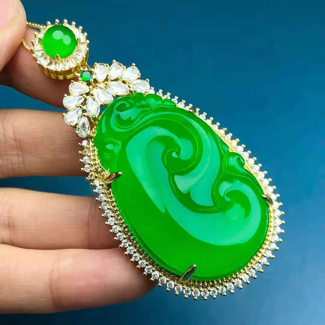 

Certified Chalcedony Ruyi Inlaid Beeswax Emperor Green Ice-Like 0 Phnom Penh Ruyi Pendant Sweater Chain Pendant Ornament