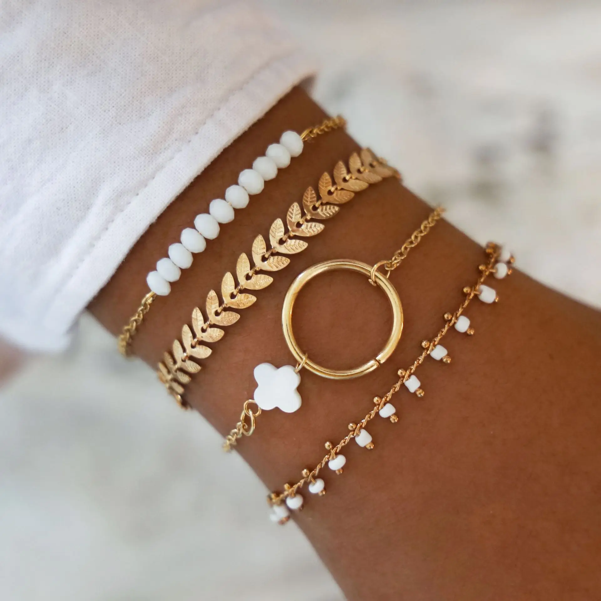 

2020 Wholesale Gold Plated Rhinestone Leaf White Beads Cuff Bracelets Set for Women