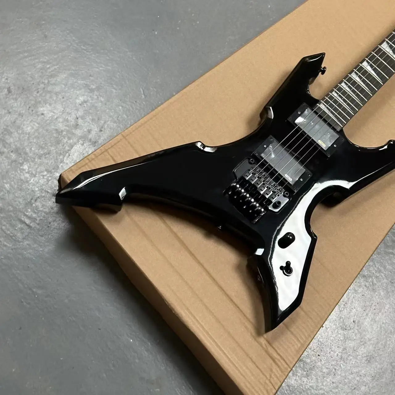 Custom Jacksons Electric Guitar Floyd-Tremolo Rare Star Shape Black 6-String H-H Pickup Glossy Finish Mahogany Maple Rosewood