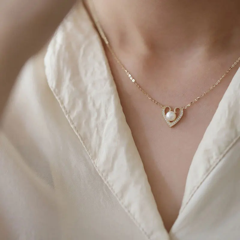 

Hainon 18k Gold Plated Pearl necklace S925 Sterling Silver Necklace Zircon Love Retro Peach Heart Clavicle Chain Necklace, Golden