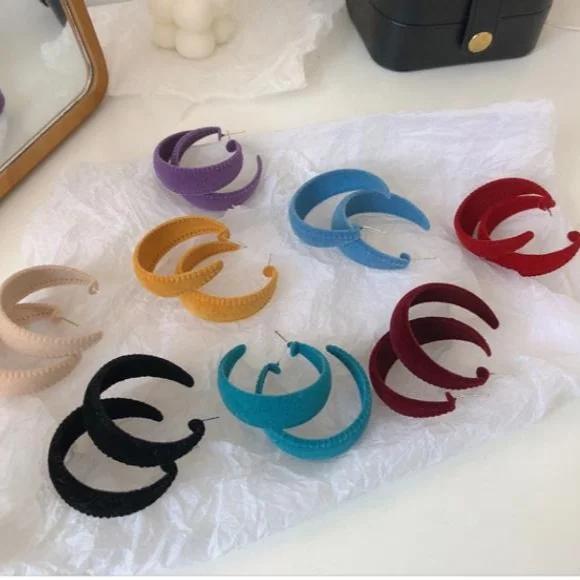 

New retro Velvet colored stud earrings Half round Autumn And Winter design earrings woman, Colorful
