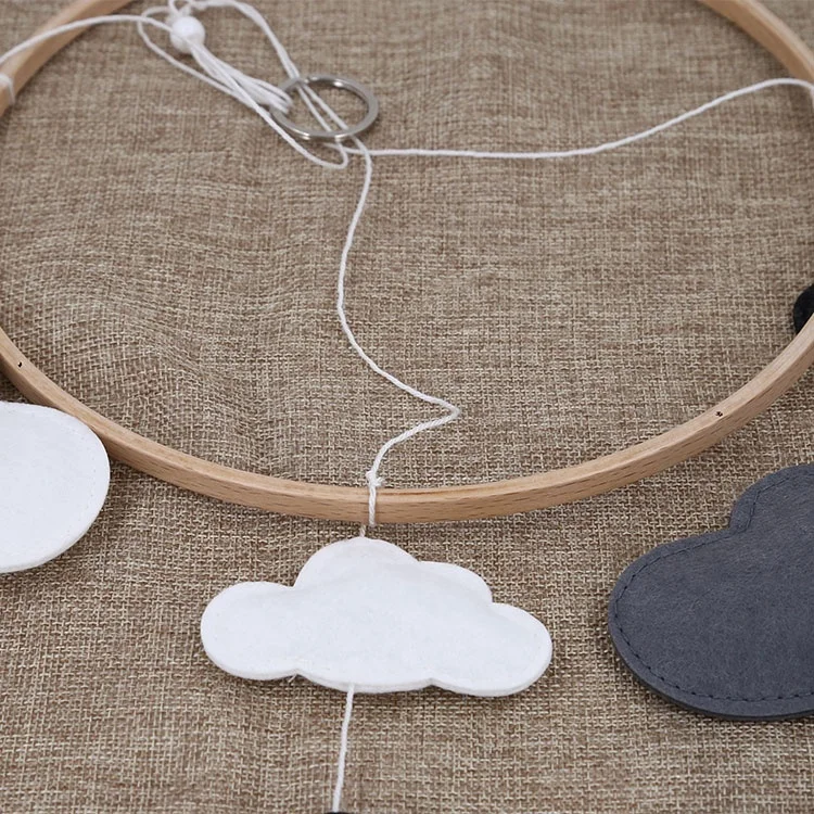 
Indoor Hanging Toys Baby Crib Mobile Nursery Room Decor Cloud Cot Mobile Monochrome Felt Baby Mobile 