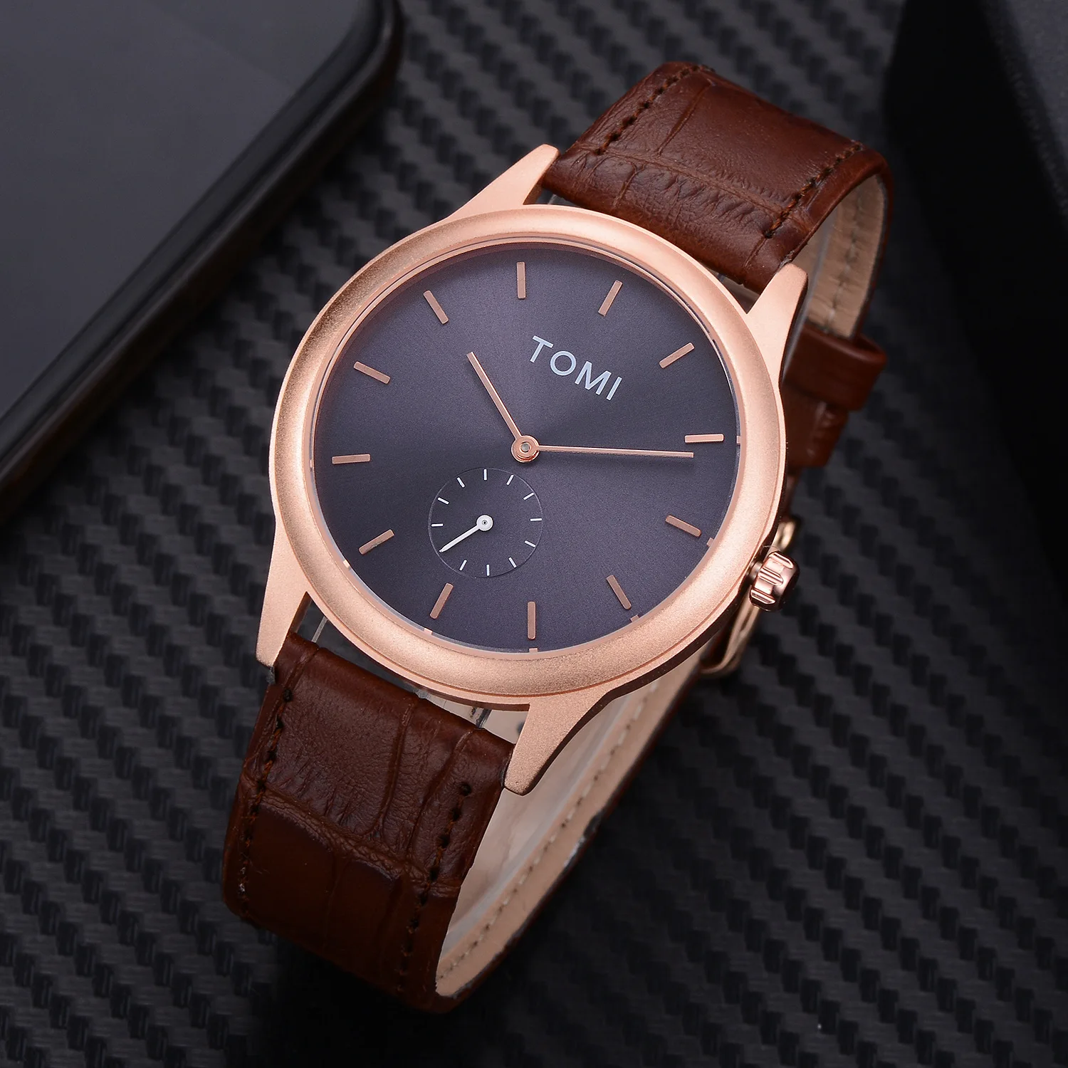 tomi 2020 新款热卖便宜的手表定制logo真皮简约男女手表商务休闲石英