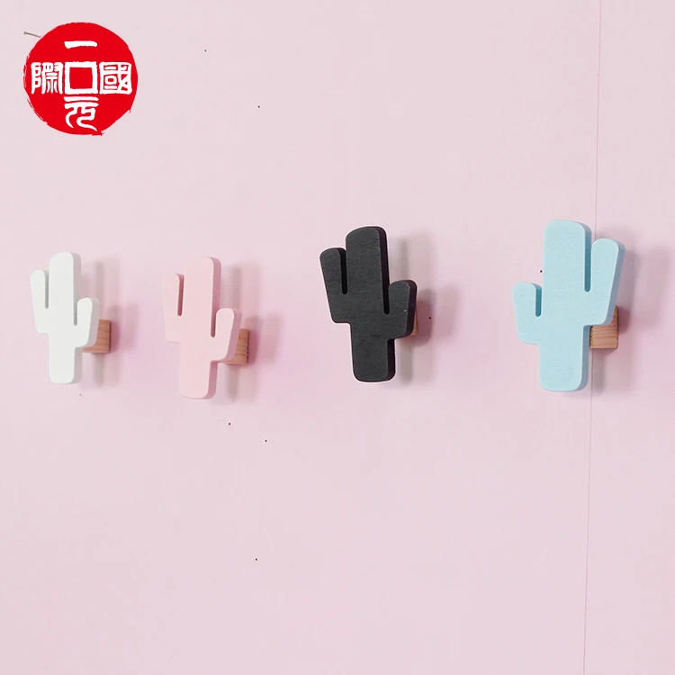

One dollar ins explosion models wooden cactus hook photography props creative home children's clothing store children's room wal