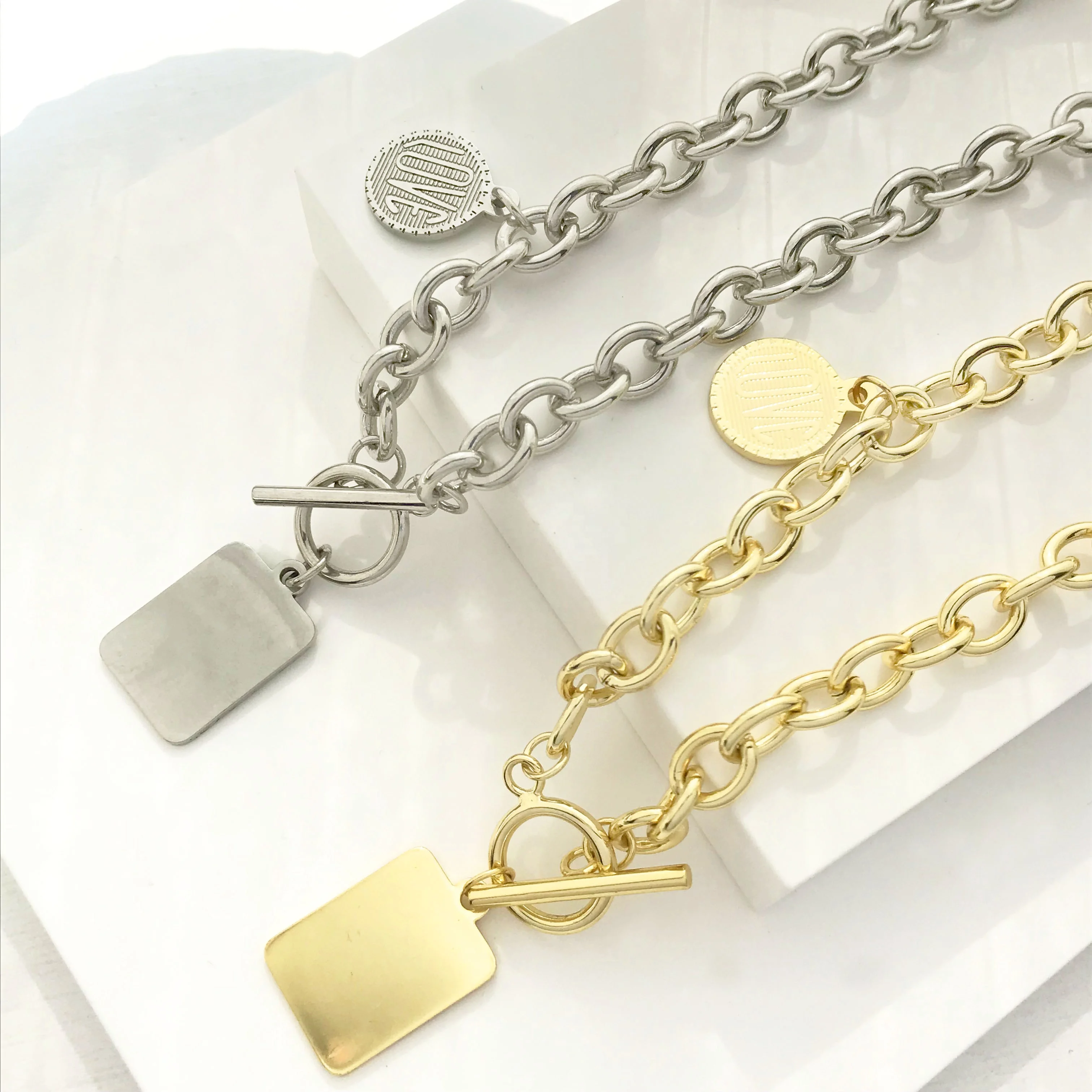 

Eico Metal Hip-Hop Style Geometric Pendant Coin Pendant Love Words Statement Chain Necklace For Both Men And Women