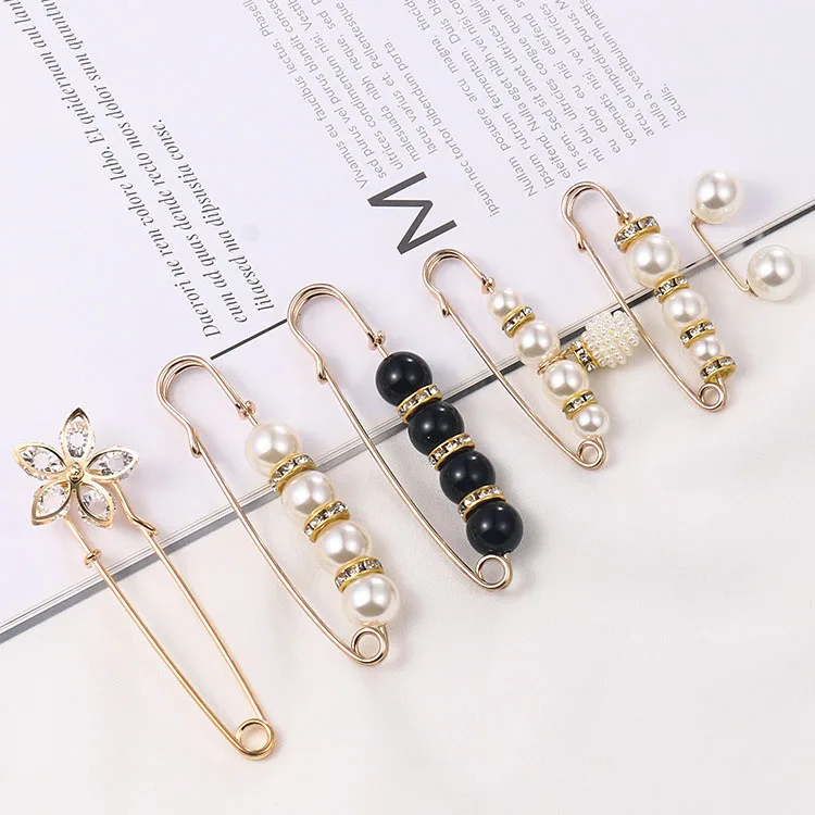 

European and American hot selling New Fashion Creative Anti-glare Brooch Simple Jacket Cardigan Pearl Paper Clip cloth diy pin
