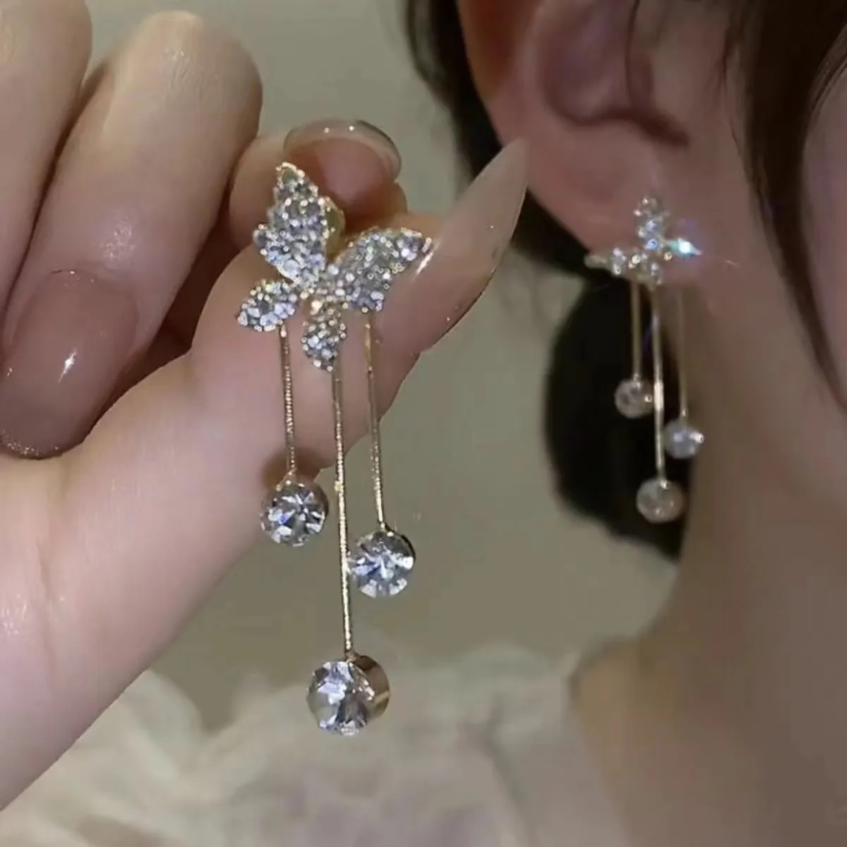 New fashionable Diamond-embedded high-end butterfly earrings